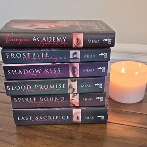 Vampire Academy Book Set by Richelle Mead - Title Page (White & Black Text)